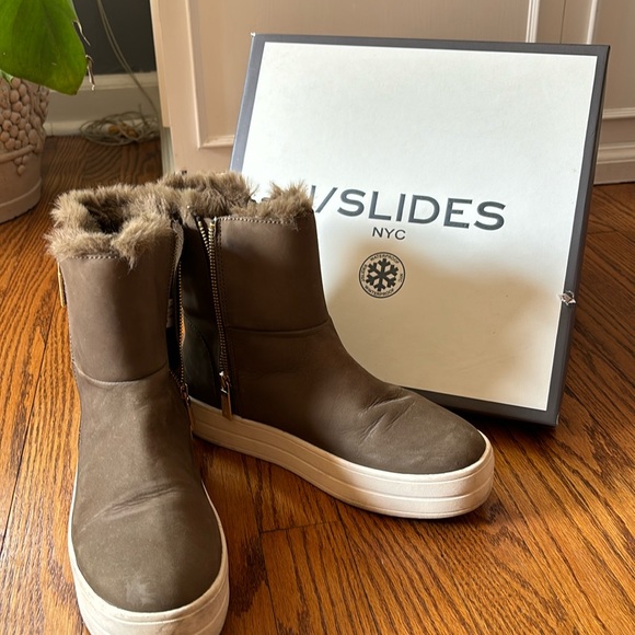 J/Slides Booties - Picture 1 of 4